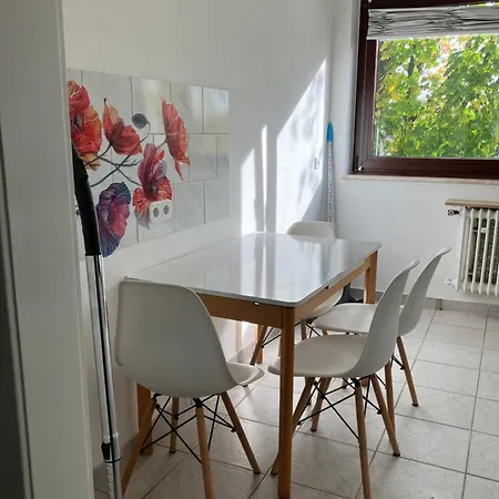 Einfaches Zum Wohlfuehlen Wg-zimmer